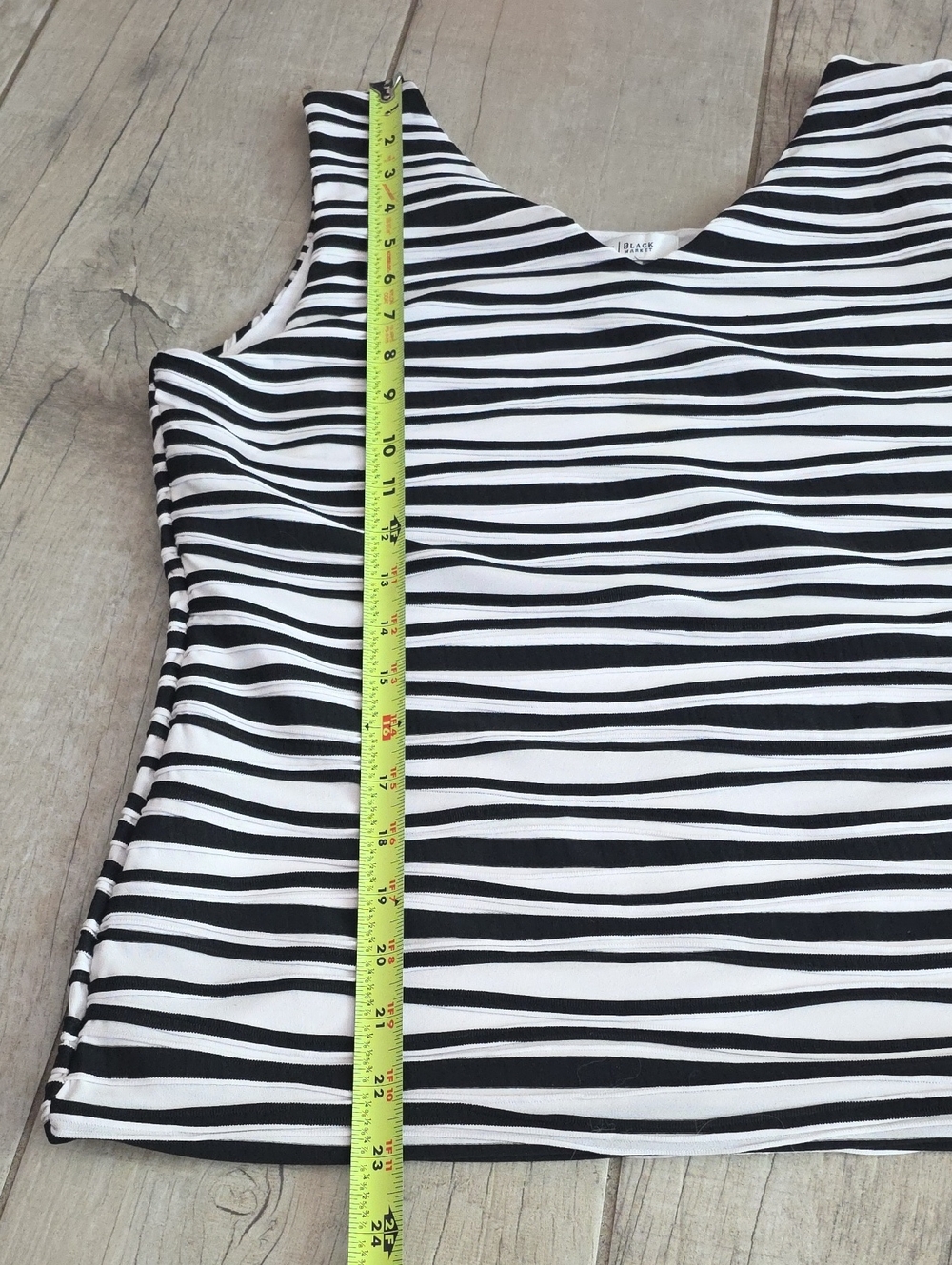 White House Black Market Black & White Striped V-Neck Tank Top - Picture 11 of 12